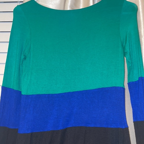 Soprano Body Con Long Sleeved Color Block Dress - Picture 4 of 4
